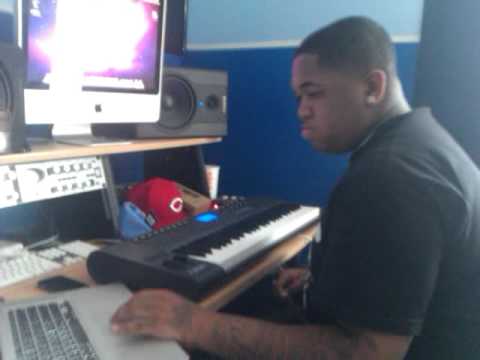 dj mustard goin in on a beat live