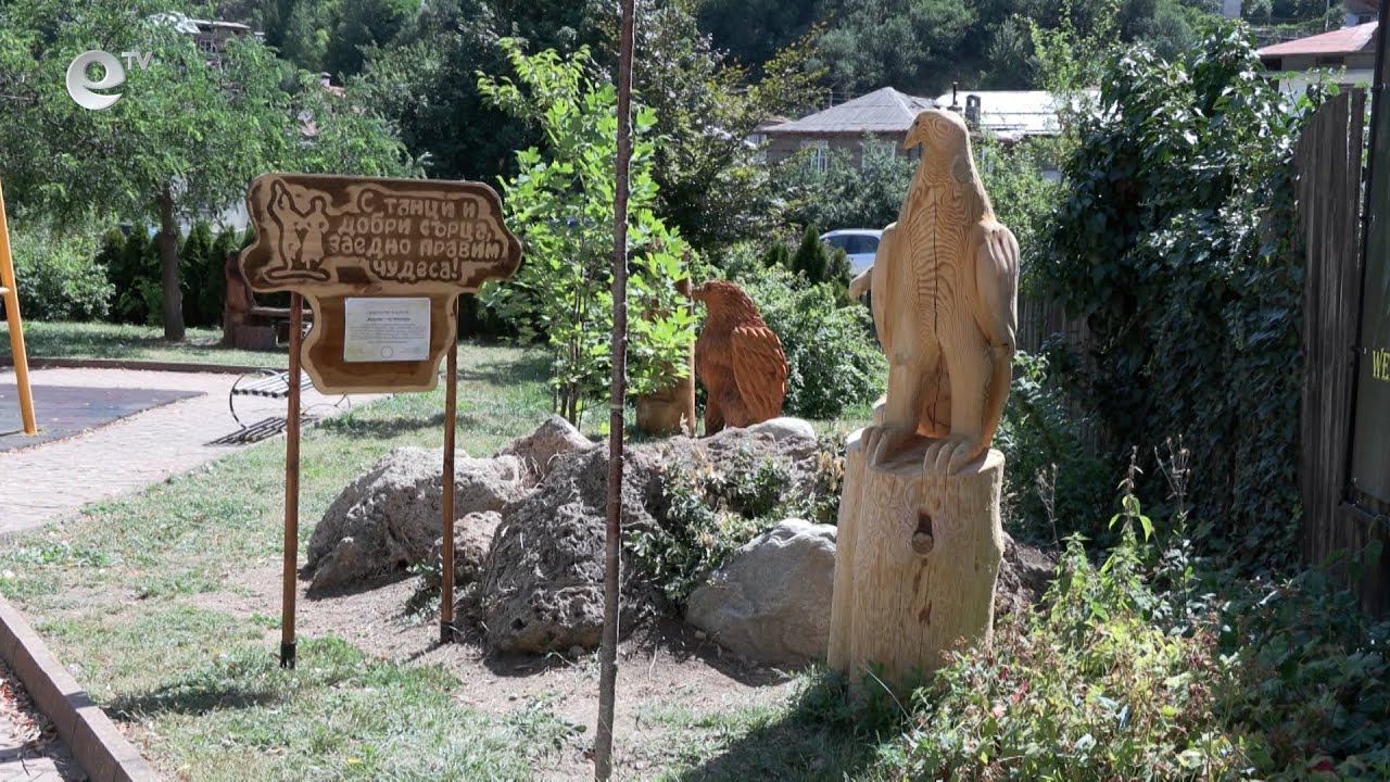 Дървени скулптури от благотворителен карвинг пленер красят Чепеларе