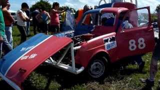 preview picture of video 'Renault 4L - Parking, Fête Sainte-Anne 2013, Gorges'