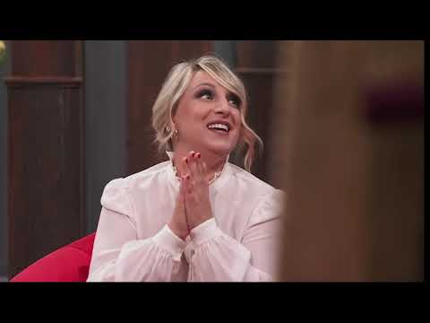 L'ingresso di Elio con la Gioconda - [Lol - Chi ride è fuori]