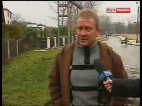 WYPADEK - ZDERZENIE CIężARóWKI Z RURą ODPROWADZAJąCą  WODę Z KOPALNI JANINA