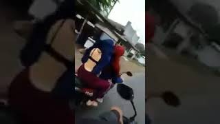 Download lagu WOW! Pakaian Wanita Ini Terbuka Hampir Telanjang Diterpa Angin Jalan - KABAR VIRAL mp3