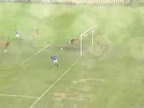 Gol Rafała Trockiego w meczu z Unią Skierniewice