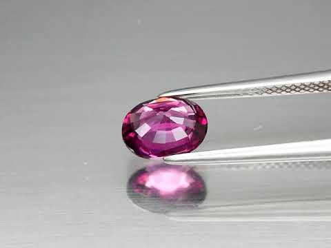 Natuurlijk Rhodoliet Ovaal Kleur Paarsachtig roze 1,45 ct.