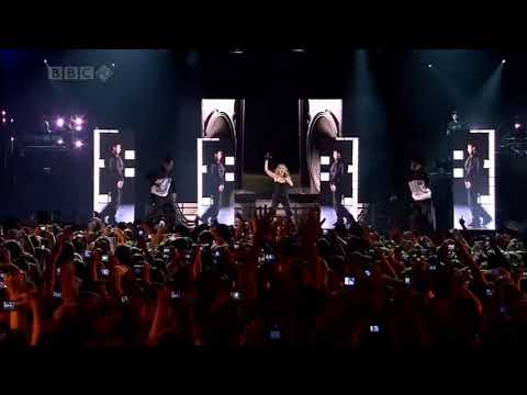 Madonna - 4 Minutes (Live Radio 1's Big Weekend Inglaterra) HD