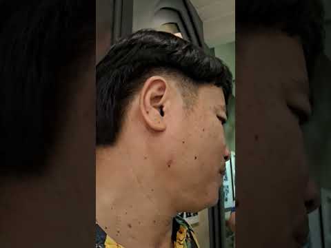 Levei dois convidados indianos para visitar a prisão de Hoalo em Hanói