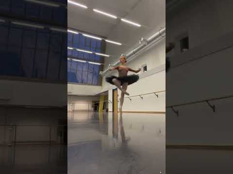 Trying and trying turns 🥴🙌🏻 #turning #ballerina #ianasalenko