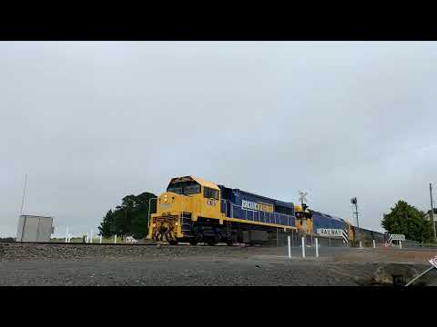 XR557 & BL28 On 9158 Broad Gauge Grain Train At Meredith (16/12/2021)