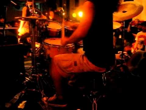 Siksakubur drummer