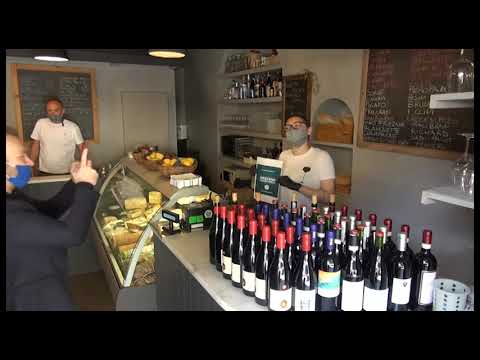 Arezzo, accordo tra i locali. "Chiusura a mezzanotte e steward per far rispettare le regole"