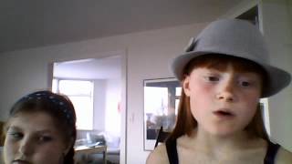 Freya og Elinor Medina kl.10