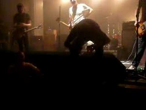 Shed Seven - Leeds 9/12/7, Rick pours lager over fan