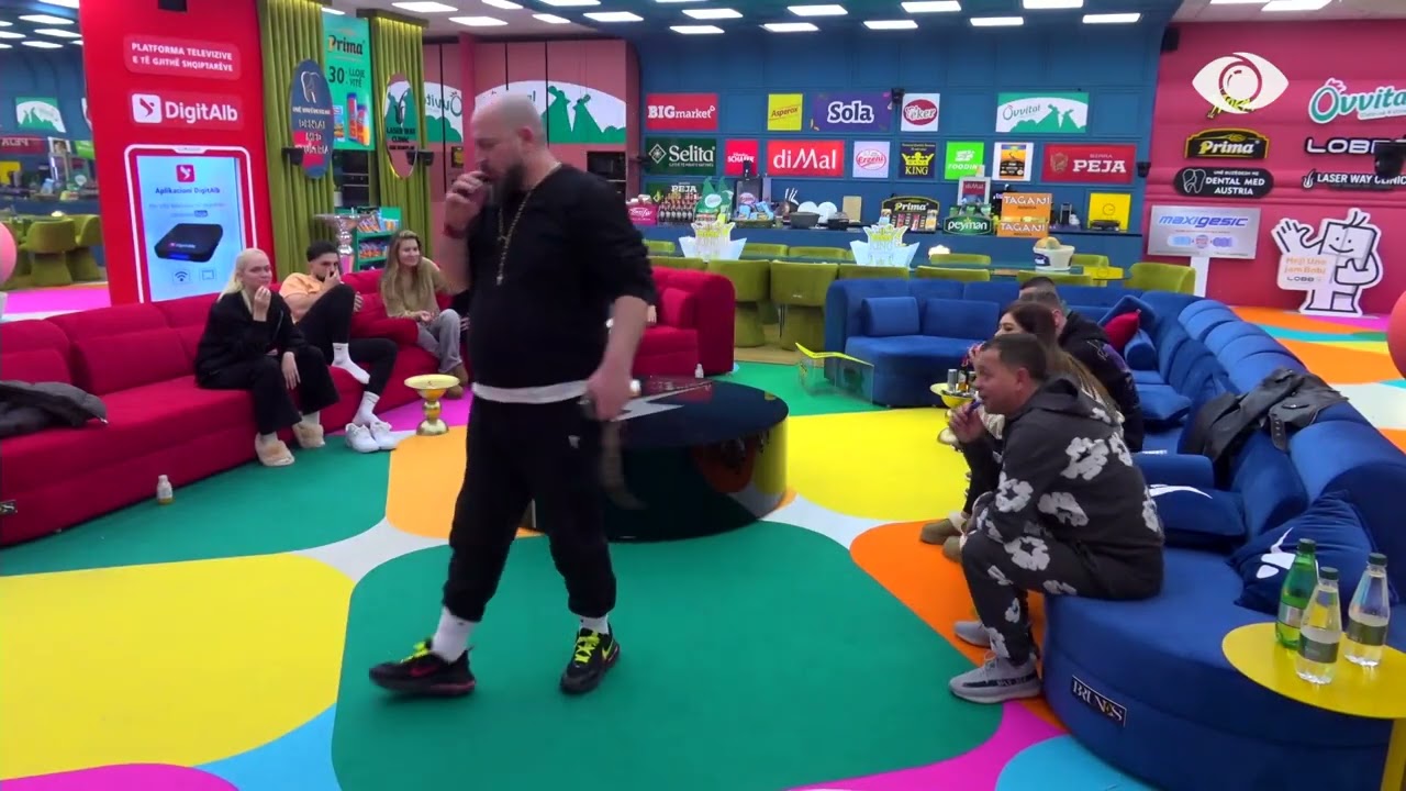 Vijon loja me pantonime/ Gerti bën imitimet, banorët gjejnë fjalën