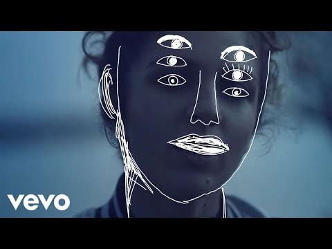 Naya - Girl On the Moon (Une fille de la lune) (Clip officiel)