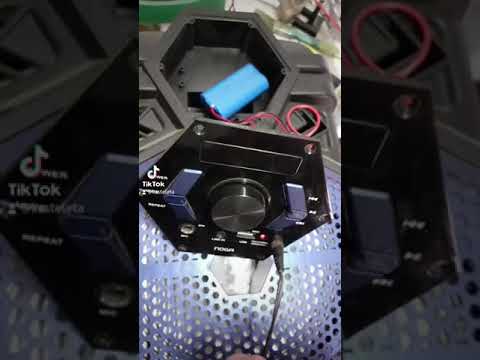 This speaker drove me crazy. It keeps turning on and off. #Shorts #bluetooth #speaker