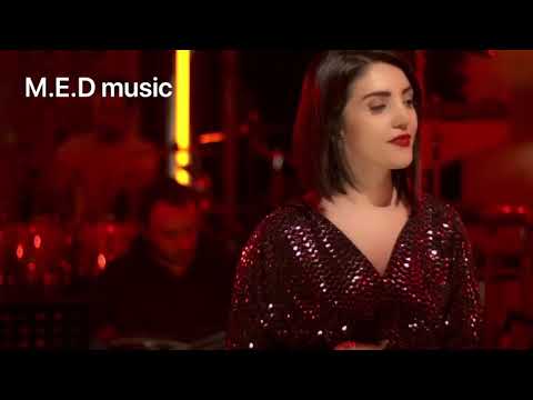 اجرای آهنگ ویگن توسط عایشه گل جوشکن خواننده و بازیگرترک فیلم مطرب.   Ayşegül Coşkun