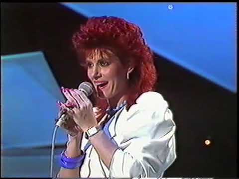 NF 1984 Ireland E Terminal 3 - Linda Martin