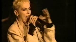 Eurythmics - I Love You Like A Ball &amp; Chain (Live In Rome 1989)