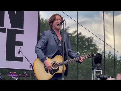 John Waite - "When I See You Smile" Live Raleigh, NC (Red Hat Amphitheater 8/7/22)