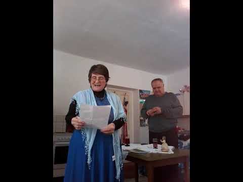 Tužna godina je prošla,nova nam srećna došla. Svetlana i Vule čestitaju.