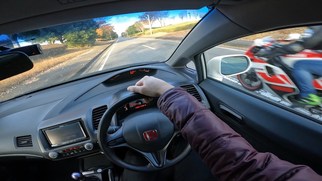 煽り運転してきた輩バイクを追い回して鉄拳制裁