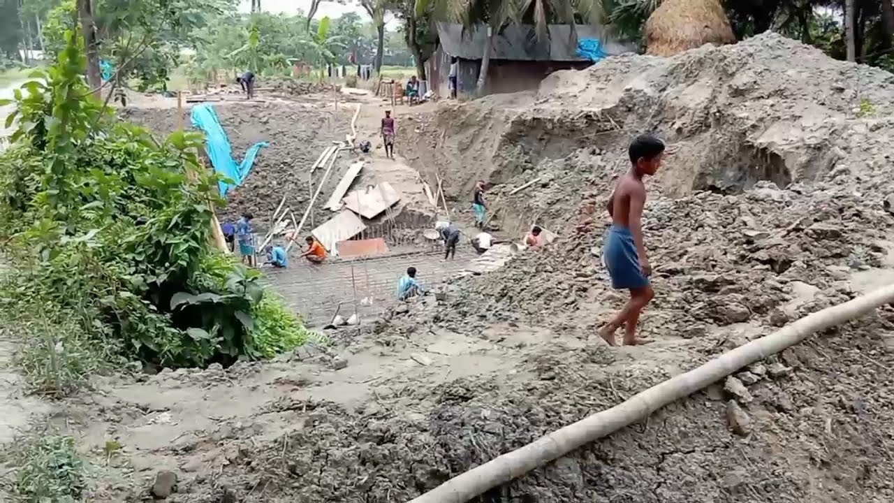 কবিরহাটে কালভার্ট নির্মাণ নিয়ে এলাকাবাসীর বিরূপ প্রতিক্রিয়া