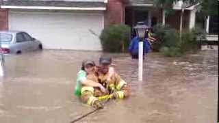 preview picture of video 'Heroic Firefighter Rescues Girl From Flood'