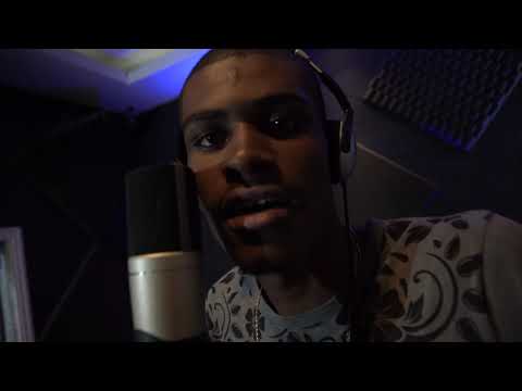 Mc Alvinho - Quer Respeito, Então Respeita [Web-Clipe Oficial] Prod. DJ Rhuivo.