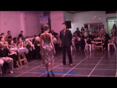 AGUSTINA BERENSTEIN y RODRIGO PALACIOS bailando el tango SIN PALABRAS en FLOREAL MILONGA