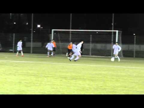 1 dec 2015 Zeeburgia C2 zon - VV De Meern C2 oefenw 3-2 Vrije bal Darell via keeper op de paal