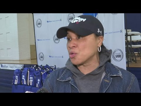 Dawn Staley gives free shoes to kids in Greenville