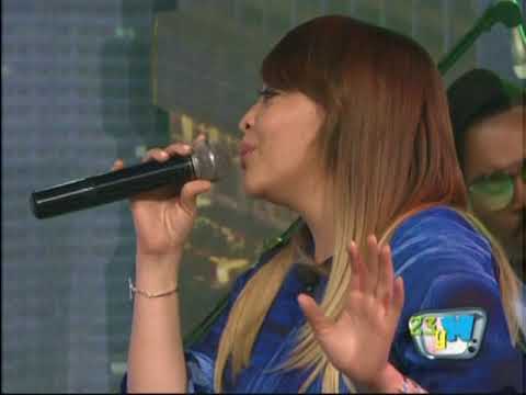 Idania Valdes y Leo Garrido - Para Que Sonrias