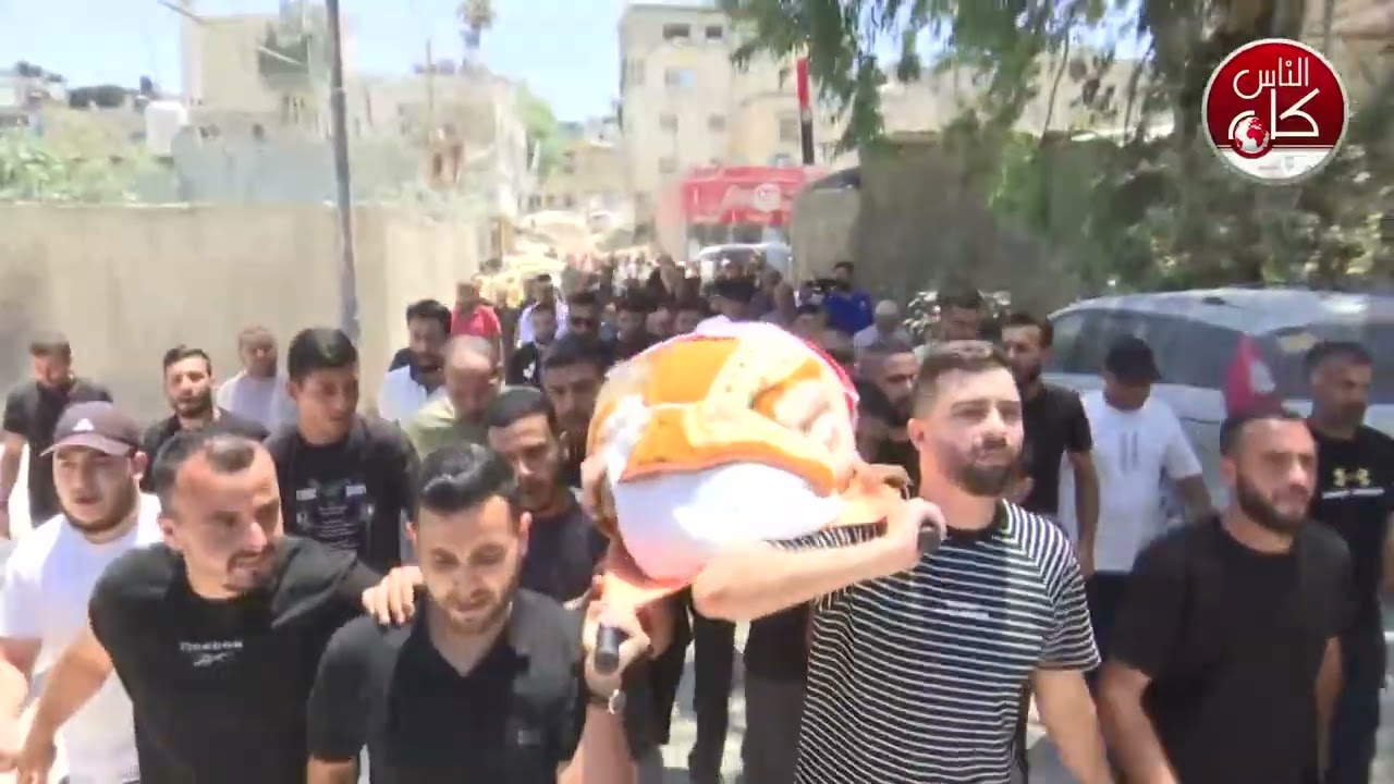 تشييع الشهيدة نسرين الضميري التي ارتقت خلال اقتحام مخيم نور شمس، يوم أمس.