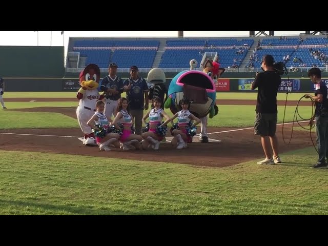 【YOKOSO桃猿】マリーンズ・謎の魚が台湾で始球式