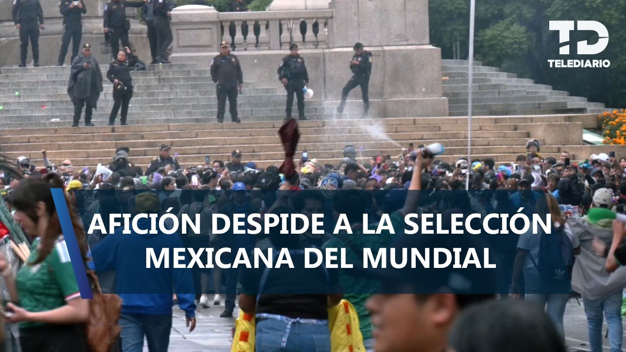 Afición 'despide' en el Ángel de la Independencia al Tri tras su participación en el Mundial