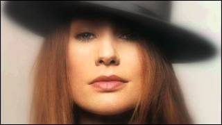 Tori Amos - Happiness Is A Warm Gun + Lyrics