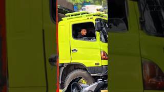 Download lagu Sopir angkat tangan fhareal bocil pun turun tangan membantu sopir #sitinjaulauik mp3