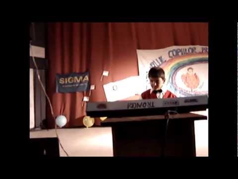 Troncea Ionut  Marius gradinita SCRIOASTEA la FESTIVALUL COPIILOR -PRIMII PASI-2012