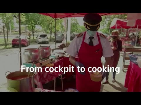 マレーシアのパイロットがコックピットからキッチンへ (Malaysian pilot goes from cockpit to kitchen)
