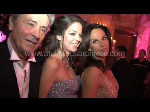 Alain Delon Bruce Willis Demi Moore et leurs filles Scout Larue Willis et Anouchka Delon