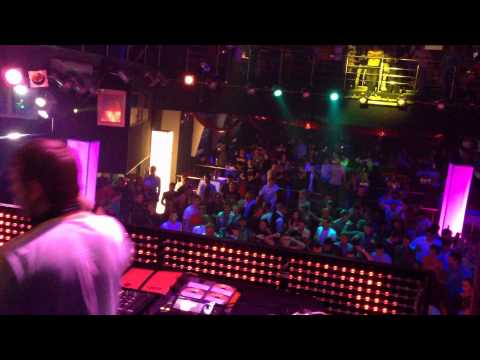 Maximus Bellini plays "Mario Ochoa - Scream" on Atlantida club @ 20/09/2013