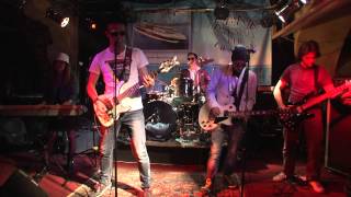 Alex Leafy- Word Up (Gun Cover) live @ Swingin&#39; Hall