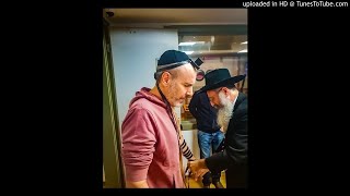 לאחר 30 שנה: שי גולדשטיין מניח תפילין