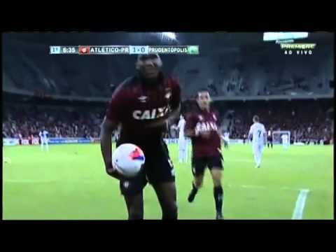 Douglas Coutinho (94) - Atacante - Atlético-PR (Cruzeiro) - Bola Aérea