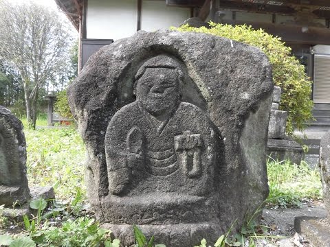 Grupo de estructuras de piedra en el templo Sekijoji...Templo Kimonji en el castillo Minowa...Ciudad Minogo/Gunma