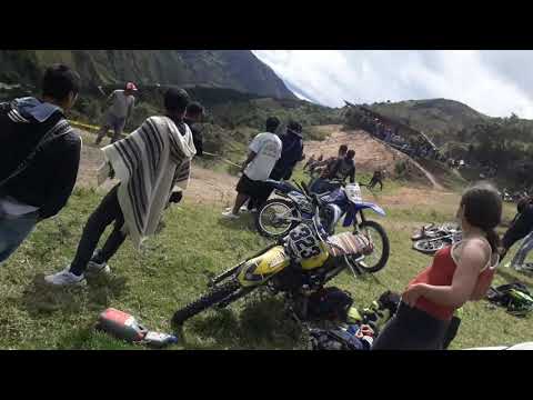 Suzuki ax 100 vs nkd 250 carrera