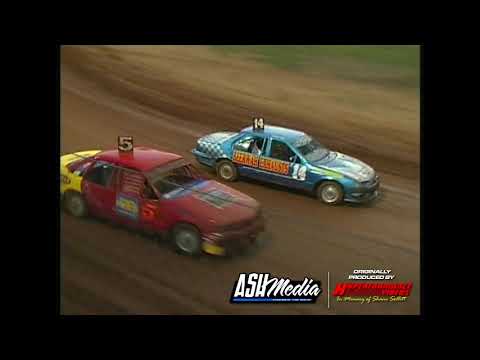 Street Sedans: Baxter and Laverty Battle - Maryborough Speedway