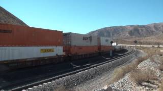 preview picture of video 'Trains Pass the Three Amigos Searchlight Signals Near Warren HD'