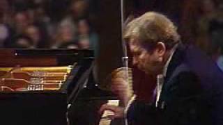 Emil Gilels - Schumann piano concerto, Movt. III (part 1)