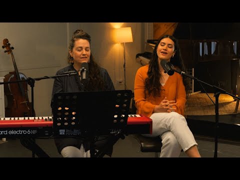 Sheli Myers | ADONAI MELECH | God He Reigns | LIVE | CC For English l אדוני מלך | שלי מאיירס